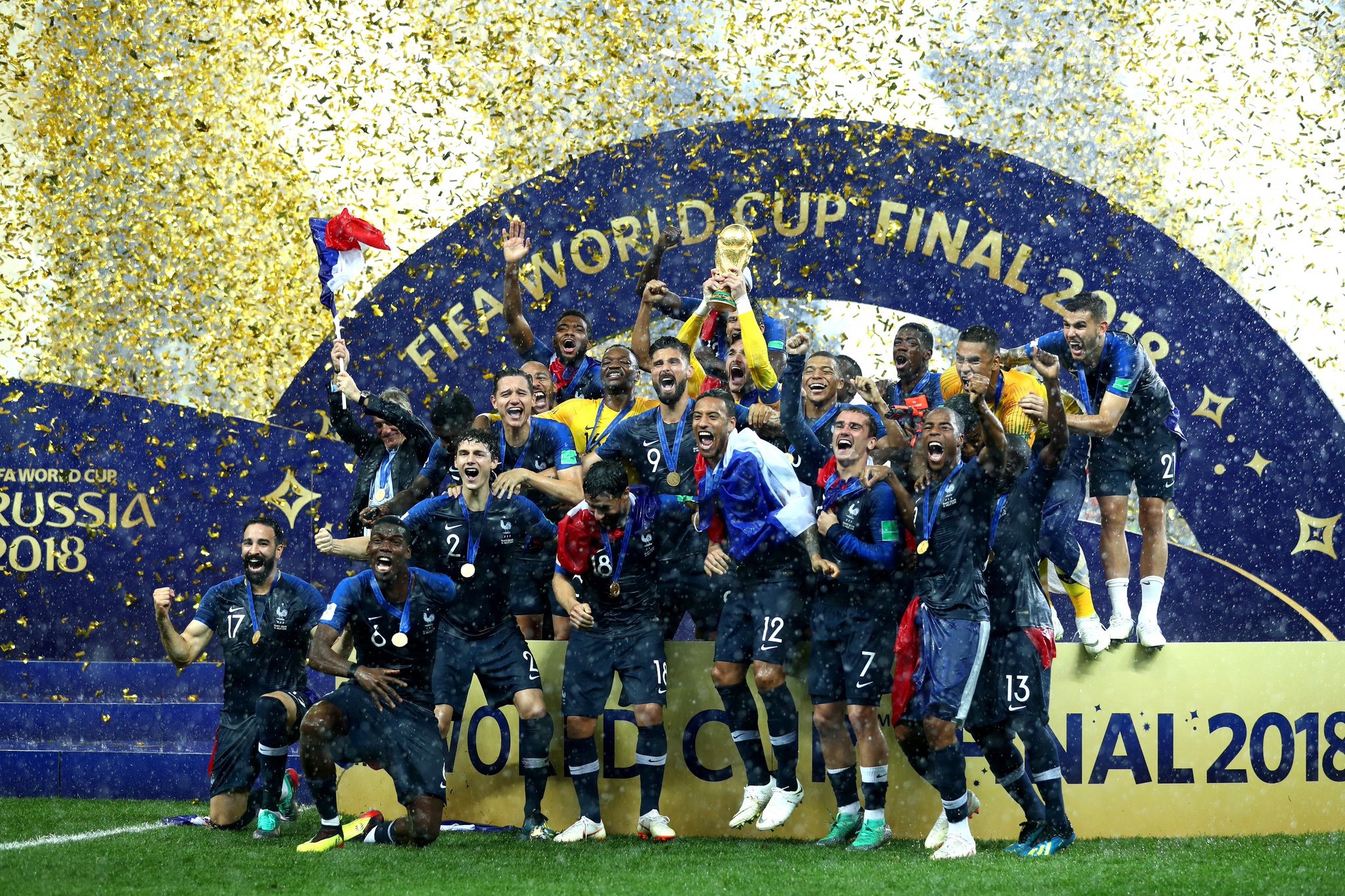 2026世界杯，看臺上母親為兒子加油的催淚橫幅